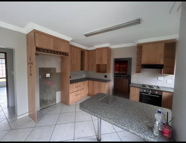 5 BEDROOM HOUSE FOR SALE IN VANDERBIJLPARK SE 8